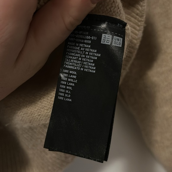 Uniqlo beige rollneck wool - Picture 4 of 5